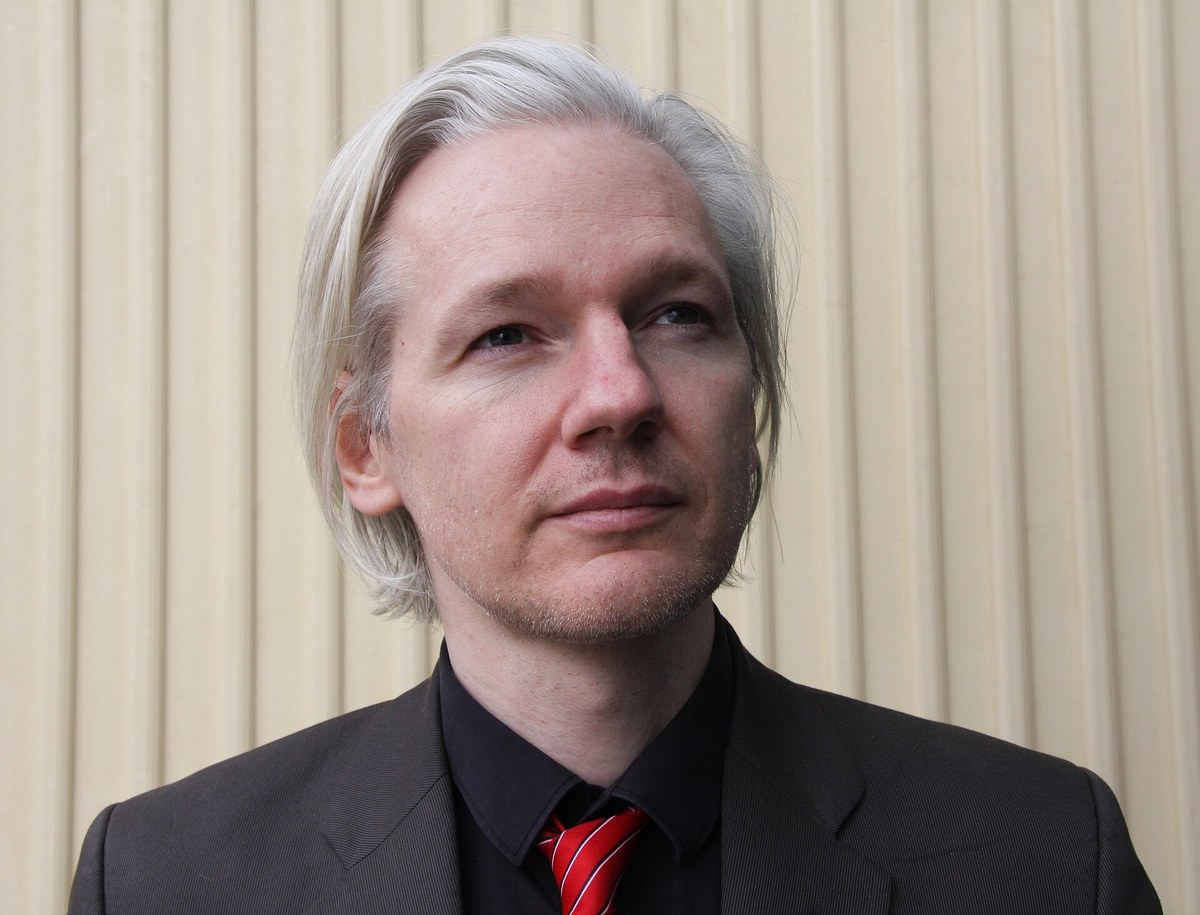WikiLeaks / Cablegate-era leak climate — partnership journalism, not a full internet history.