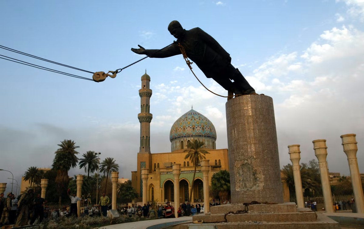 Firdos Square statue toppling — early victory optics, April 2003.