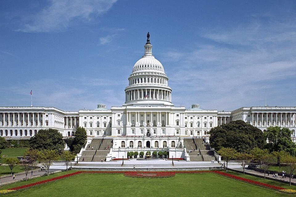 House Oversight and ethics-complaint geography around the filings.