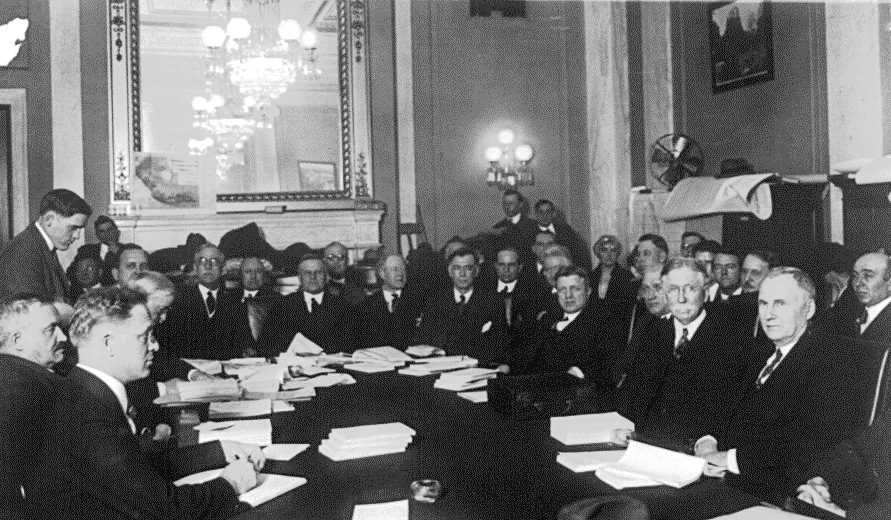 Edward L. Doheny testifying before the Senate committee investigating the oil leases, 1924.